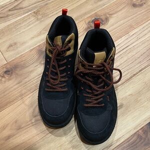 UGG Women's Black and Tan Sneakers